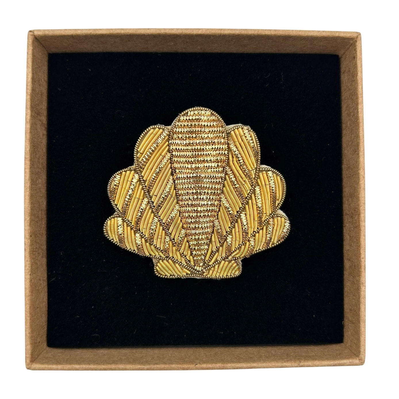 Emborded Shells Shell embroidered brooch / pin – The Popinjay