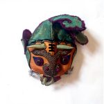 Chapeau enfant brodé soie creature mythique contre les mauvais esprits