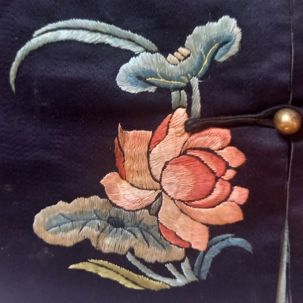 Veste d'enfant chinoise en soie bleu foncé brodée